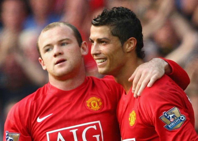 1. Không gắn bó lâu dài với M.U, tuy nhiên Cristiano Ronaldo lại được Sky Sports bình chọn là bản hợp đồng đỉnh nhất lịch sử Premier League. Anh từng cùng Quỷ đỏ giành tới 3 chức vô địch EPL, 1 Champions League và 2 League Cup trước khi rời đi.