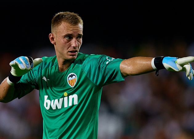 Ảnh bài viết Valencia cố bán tháo Jasper Cillessen
