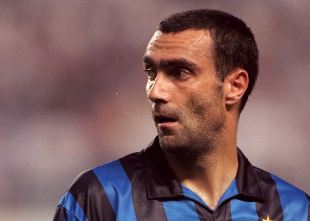 Giuseppe Bergomi cũng không phải "dạng vừa" khi ra sân tới 756 trận trong sự nghiệp của mình, giành được 3 UEFA Cup, 1 Siêu cúp Italia, 1 Serie A và 1 Coppa Italia.