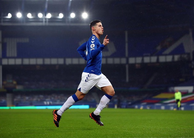 James Rodriguez đã ghi tới 19 bàn thắng từ ngoài vòng 16m50 nhưng pha lập công vào lưới Leicester City chỉ là lần đầu tiên anh sút bằng chân phải.