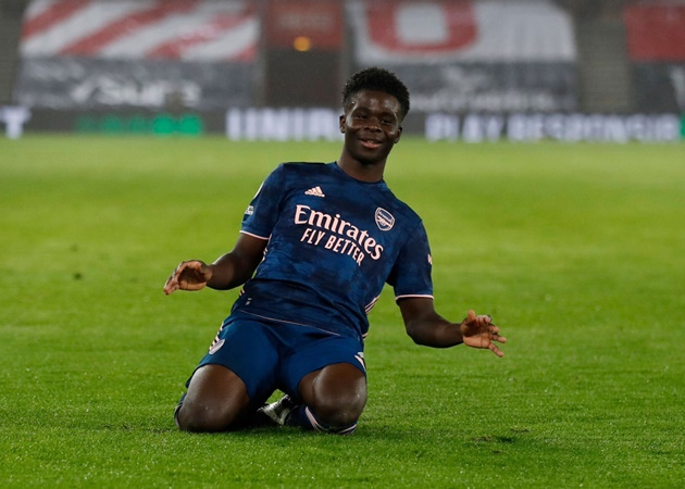 Bukayo Saka chỉ là cầu thủ tuổi teen đầu tiên ghi bàn trong hai trận liên tiếp cho Arsenal tại Premier League sau thời của Ashley Cole (tháng 10/2000).