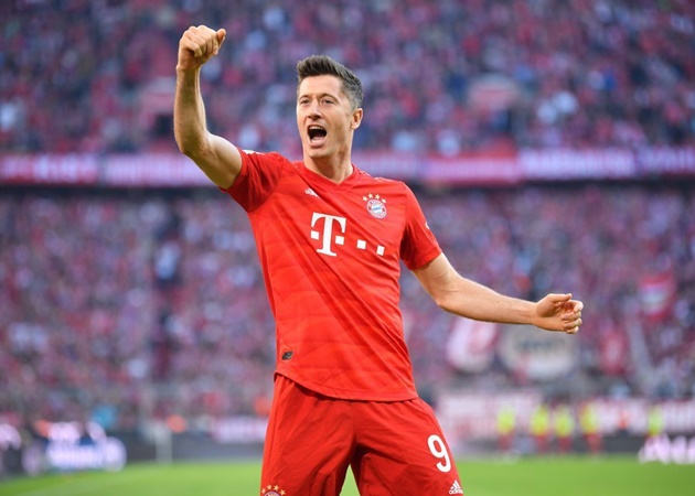 2. Thêm một mùa giải mùa Robert Lewandowski cho thấy sự khủng khiếp của mình khi anh đã ghi tới... 24 bàn thắng chỉ sau 18 trận tại Bundesliga.