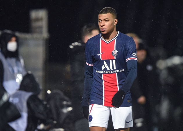 Sinh năm 1998 và Kylian Mbappe đã giành 1 chức vô địch World Cup, cùng với đó là có 1 lần lọt vào trận chung kết Champions League. Cựu sao AS Monaco là người được đánh giá có tài năng tiệm cận Cristiano Ronaldo với Lionel Messi nhất.