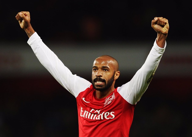 Sánh vai cùng "Vua vòng cấm" sẽ là Thierry Henry, tiền đạo vĩ đại nhất lịch sử Arsenal.