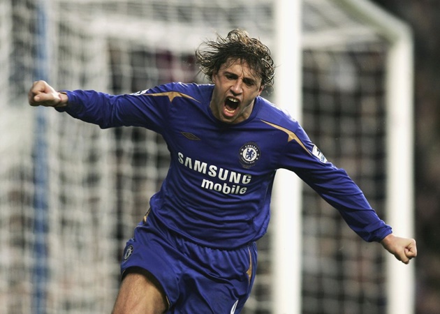 8. Gắn bó với nước Anh và Chelsea không lâu, tuy nhiên Hernan Crespo vẫn gây ấn tượng mạnh mẽ với hiệu suất 140 phút/1 bàn. Huyền thoại người Argentina đã có 20 bàn thắng sau 49 trận ra sân ở Ngoại Hạng Anh.
