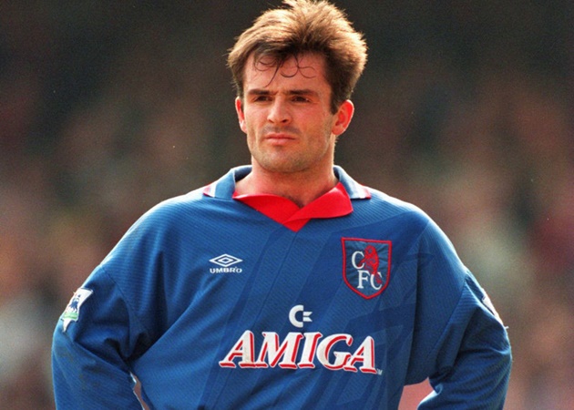 10. Đầu tiên phải kể đến John Spencer, người ra sân 112 trận trong màu áo Chelsea, ghi 37 bàn thắng và có 1 pha kiến tạo.