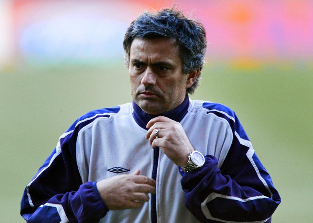 6. HLV Jose Mourinho chỉ xếp thứ 6 trong danh sách này khi vào năm 2005, ông có 8 trận bất bại liên tiếp cùng Chelsea tại Premier League với 6 trận thắng và 2 trận hòa.