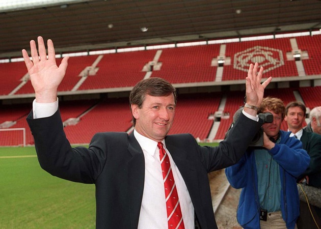 8. Cựu HLV Brian Rioch của Arsenal cũng xuất hiện với 7 trận bất bại liên tiếp vào năm 1996 (4 thắng và 3 hòa).