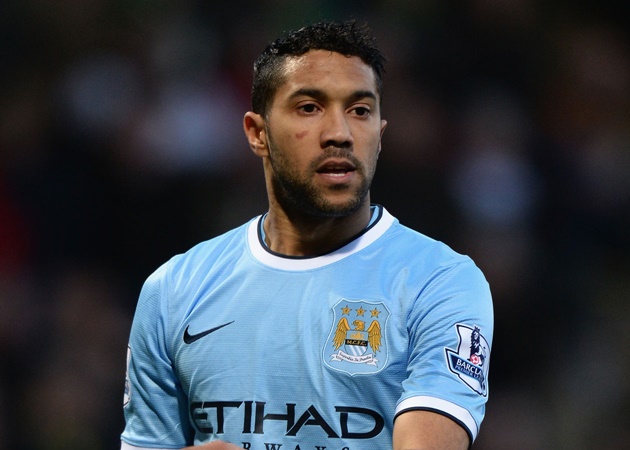 Trong khi đó, vai trò cánh trái thuộc về Gael Clichy.