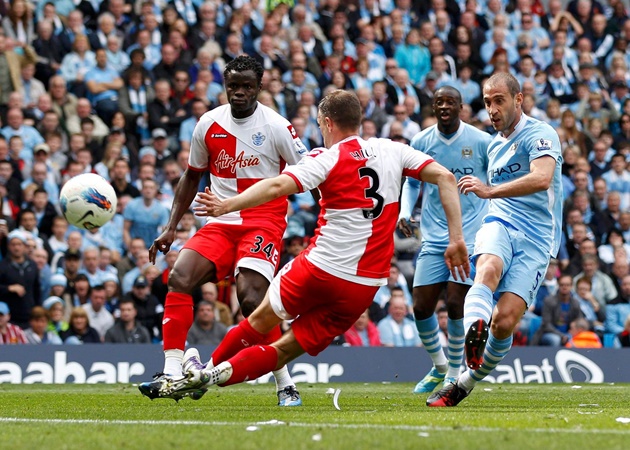 Pablo Zabaleta chính là cầu thủ ghi bàn mở tỷ số ở phút thứ 39 cho Manchester City, trước khi QPR vươn lên dẫn 2-1 nhờ các pha lập công của Djibril Cisse và Jamie Mackie trong hiệp hai.
