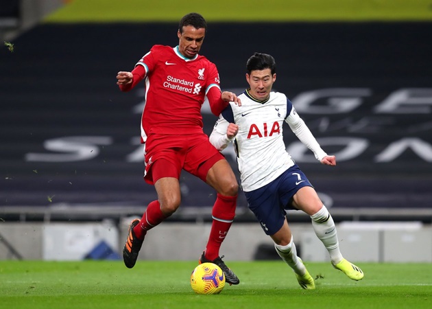 Tương tự là Joel Matip, người từng được xem là đối tác ăn ý nhất của Virgil Van Dijk ở hàng thủ Liverpool.