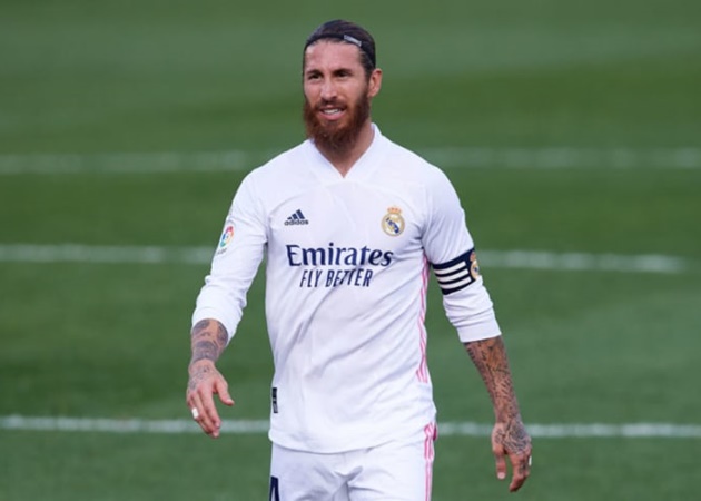 Chỉ vài phút góp mặt "lấy thành tích" trong màu áo ĐTQG Tây Ban Nha, Sergio Ramos đã phải trả giá quá đắt bằng chấn thương và phải nghỉ 1 tháng.