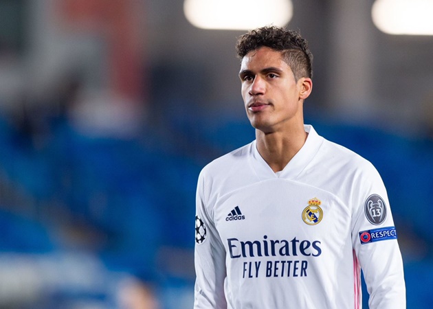 Trang chủ Real Madrid vừa thông báo Raphael Varane đã nhiễm COVID-19 và chắc chắn vắng mặt ở trận tứ kết lượt đi Champions League gặp Liverpool.