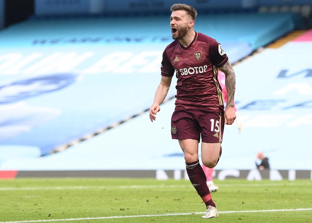 Pha mở tỷ số của Stuart Dallas chỉ là cú sút trúng đích đầu tiên của Leeds United trước Manchester City. Họ đã phải gồng mình chống đỡ những pha tấn công của đội chủ nhà trong suốt trận đấu vừa qua.
