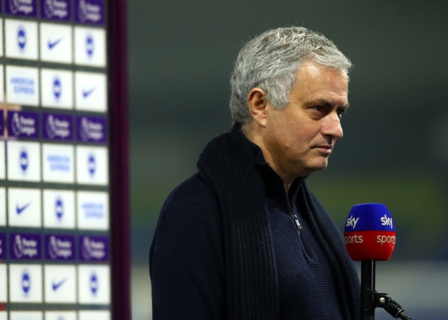 Mourinho được nhận "núi tiền" dù đã chia tay Spurs.