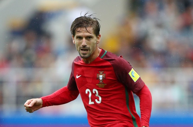 4. Adrien Silva là chiến binh thầm lặng của Bồ Đào Nha trong hành trình vô địch EURO 2016. Nhưng cũng vì quá thầm lặng, hầu như ít ai nhớ rằng anh đã giúp "Brazil châu Âu" vươn tới đỉnh cao. Bởi lẽ, người ta mãi nói về những Ricardo Quaresma, về chấn thương của Cristiano Ronaldo ở trận chung kết hay về tài năng của Rui Patricio thay vì đóng góp của cựu sao Leicester City.