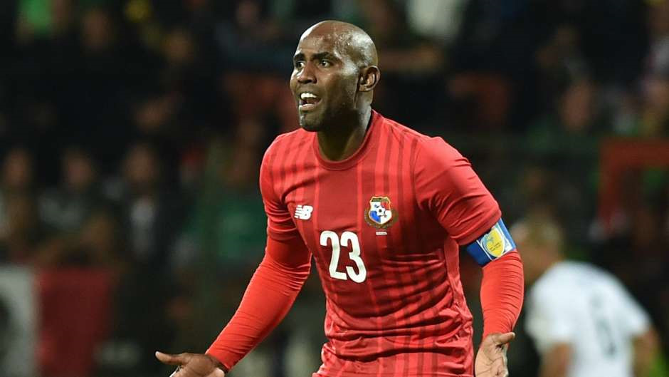 Trung vệ: Felipe Baloy (Panama, 37 tuổi): Baloy bắt đầu ăn cơm đội tuyển từ năm 2001 và cho đến nay, trung vệ đang thi đấu cho CLB Municipal (Guatemala) đã có 101 lần ra sân cho ĐTQG Panama. Không được biết đến quá nhiều ở ngoài đời nhưng trong tựa game FIFA, Baloy lại rất nổi tiếng bởi ... sức mạnh thuộc hàng vô địch của mình.