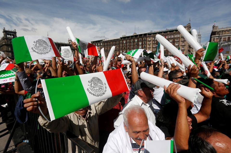 Người hâm mộ tạo nên 2 cơn dư chấn ở Mexico City.