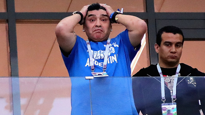 Maradona bật khóc khi Argentina thảm bại trước Croatia.