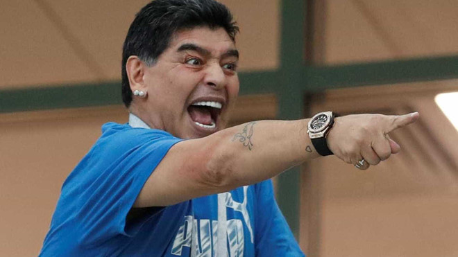 Maradona muốn trực tiếp truyền lửa cho các cầu thủ Argentina.