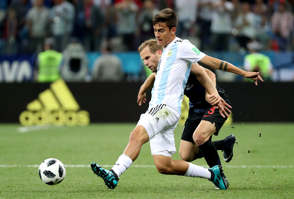 Dybala được tung vào sân trong trận Argentina thua đậm Croatia.