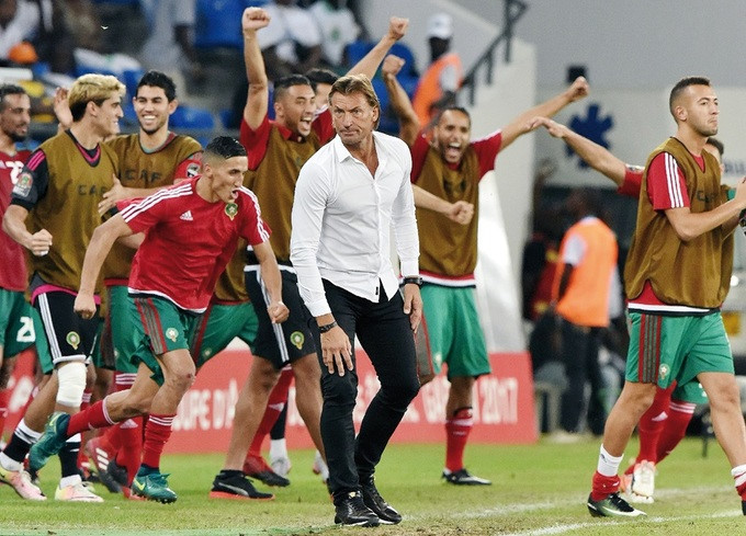 Herve Renard cao 1,84 m, sinh ngày 30/09/1968 tại Pháp. Ở World Cup 2018, ông còn được nhận xét là Điệp viên 007 của giải.