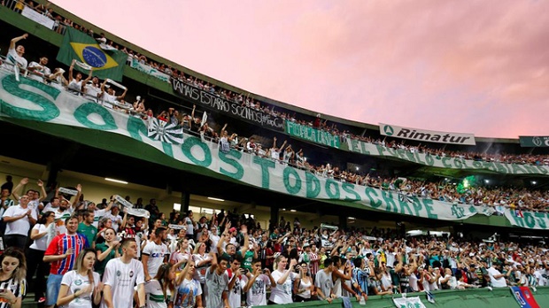 Cả thế giới hướng về Chapecoense sau vụ tai nạn thảm khốc. Ảnh: Marca