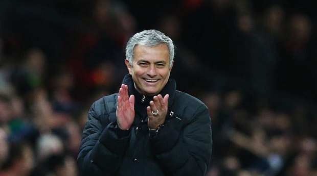Jose Mourinho ấn tượng với CĐV Man United. Ảnh: Fourfourtwo