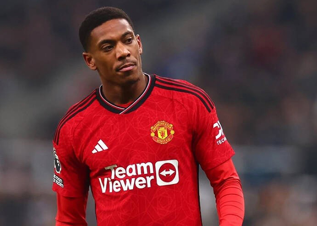 Ảnh bài viết Cựu sao Man Utd sắp thoát cảnh thất nghiệp
