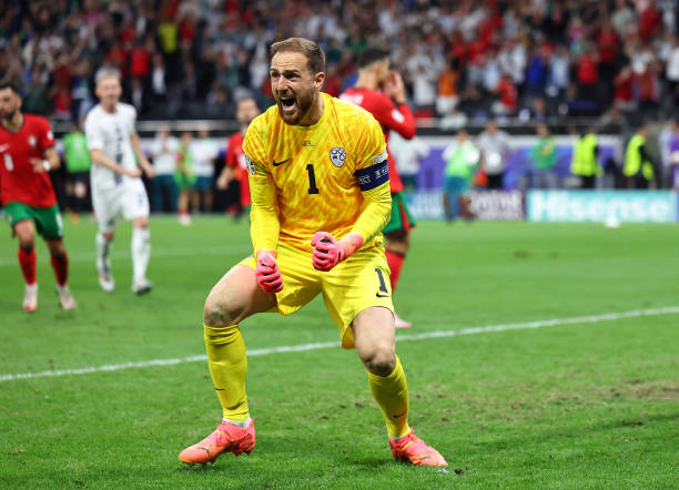 Ảnh bài viết 2 thủ môn từng cản phá phạt đền thành công trước CR7 và Messi