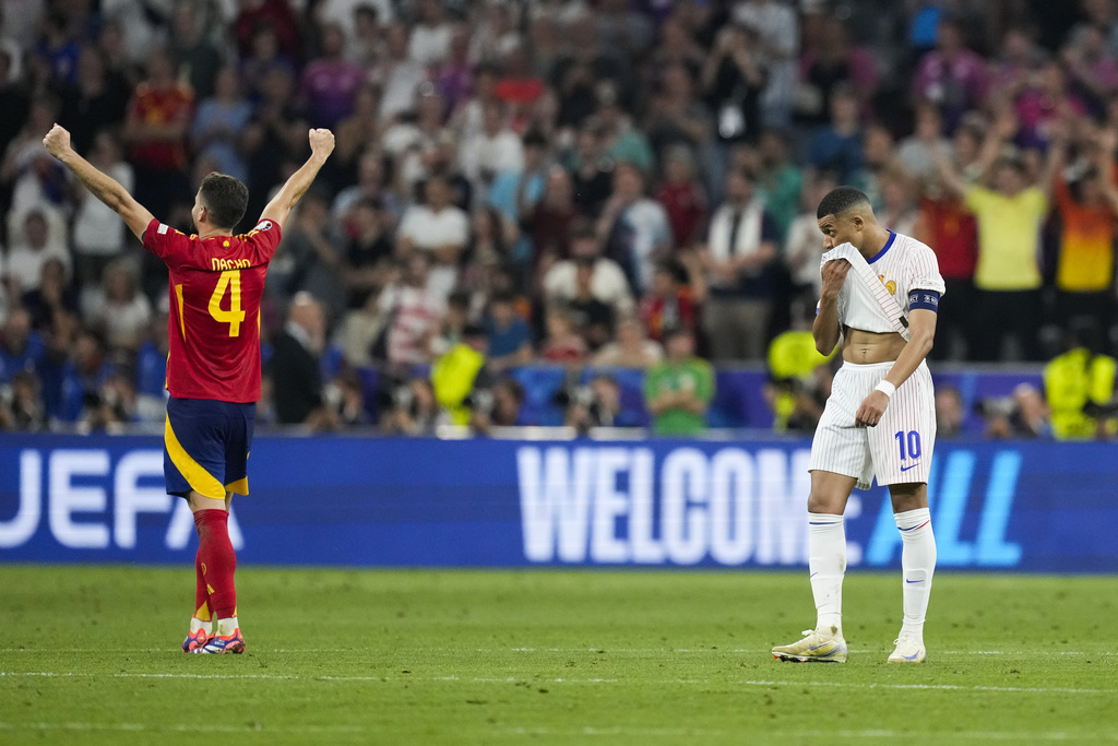 Ảnh bài viết Didier Deschamps đã sai khi trao băng thủ quân cho Mbappe?