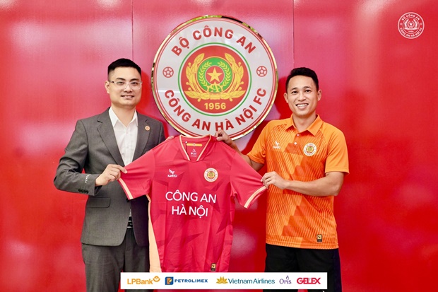 Ảnh bài viết CAHN ra mắt tân binh thứ 3, thông báo chia tay 5 cầu thủ