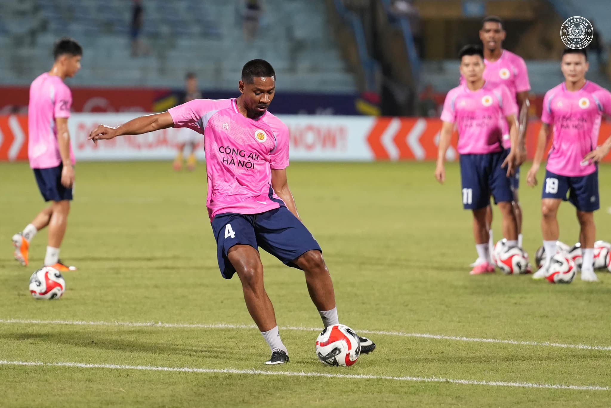 Ảnh bài viết CAHN hạ Buriram, HLV Polking nhận xét thẳng thắn về Pendant Quang Vinh