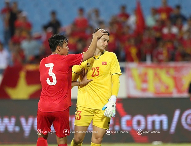 Ảnh bài viết Tiền đạo Nga nói lời thật lòng về sai lầm của Văn Lâm