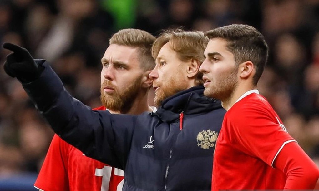 Ảnh bài viết HLV tuyển Nga nhận án phạt trước khi sang Việt Nam, Thái Lan bổ nhiệm HLV Nhật Bản