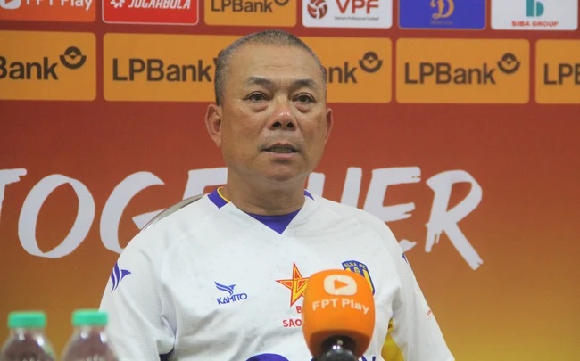 Ảnh bài viết Ngoại binh ăn thẻ đỏ, HLV SLNA nói gì sau trận