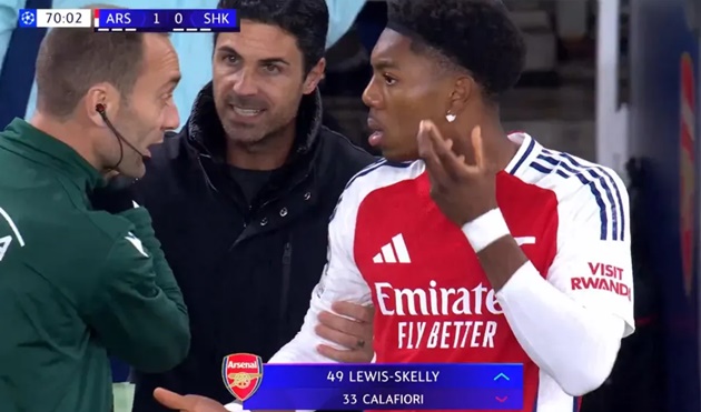 Ảnh bài viết Lý do hài hước khiến Arsenal thiếu người trong 70 giây