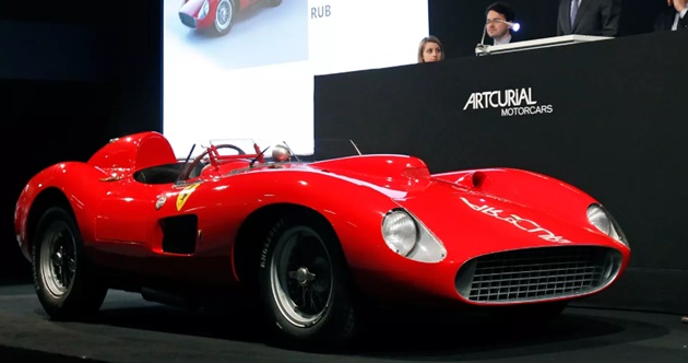 Ảnh bài viết Lionel Messi và chiếc Ferrari đắt giá hơn mức lương một mùa giải của Michael Jordan