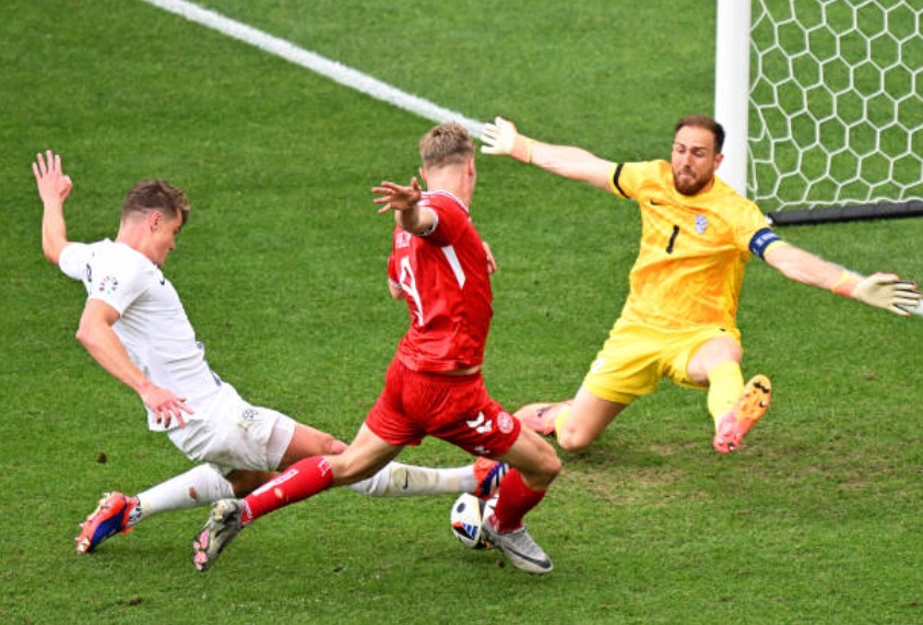Ảnh bài viết 5 điểm nhấn Đan Mạch 1-1 Slovenia: Phép màu Eriksen; Thành bại tại Man Utd