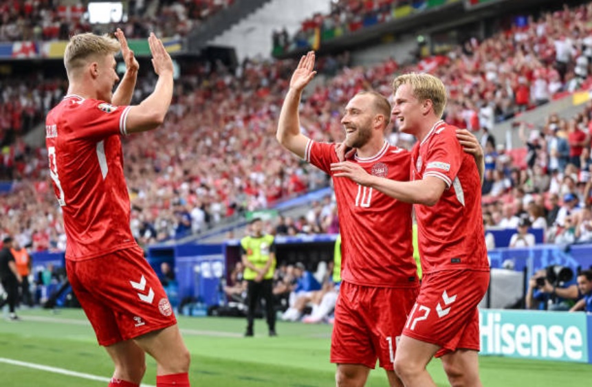 Ảnh bài viết Eriksen tỏa sáng, EURO chứng kiến bất ngờ đầu tiên