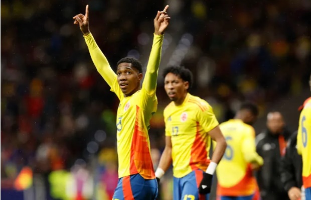 Ảnh bài viết 4 ngôi sao Copa America trong tầm ngắm Arsenal: Ronaldinho mới