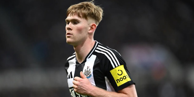 Ảnh bài viết Lewis Hall ''hoảng sợ'' trước sao Man City