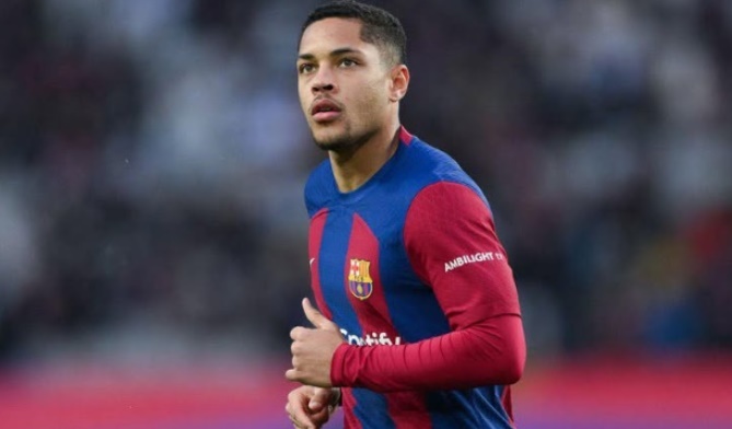 Ảnh bài viết Barca dựa vào điều luật FIFA bán Roque, gia hạn với Yamal