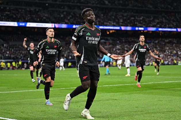 Ảnh bài viết Real Madrid 1-2 Arsenal: Bản lĩnh Pháo thủ; Nhà vua băng hà
