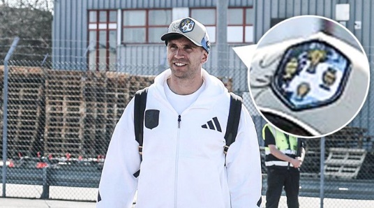 Ảnh bài viết Dibu Martinez gây phẫn nộ tại PSG