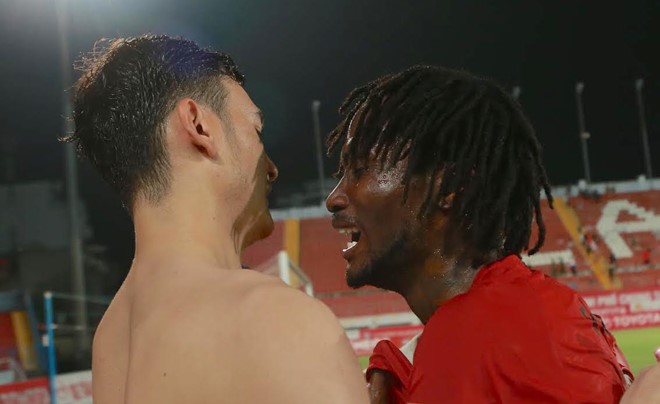 Ngoại binh Hải Phòng khóc như mưa trên sân Lạch Tray. Ảnh: Internet.