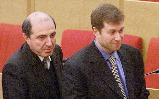 Berezovsky (bên trái).