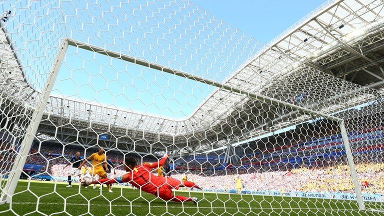 Thậm chí, pha chạm bóng bất cẩn của Tolisso suýt khiến Pháp trả giá.