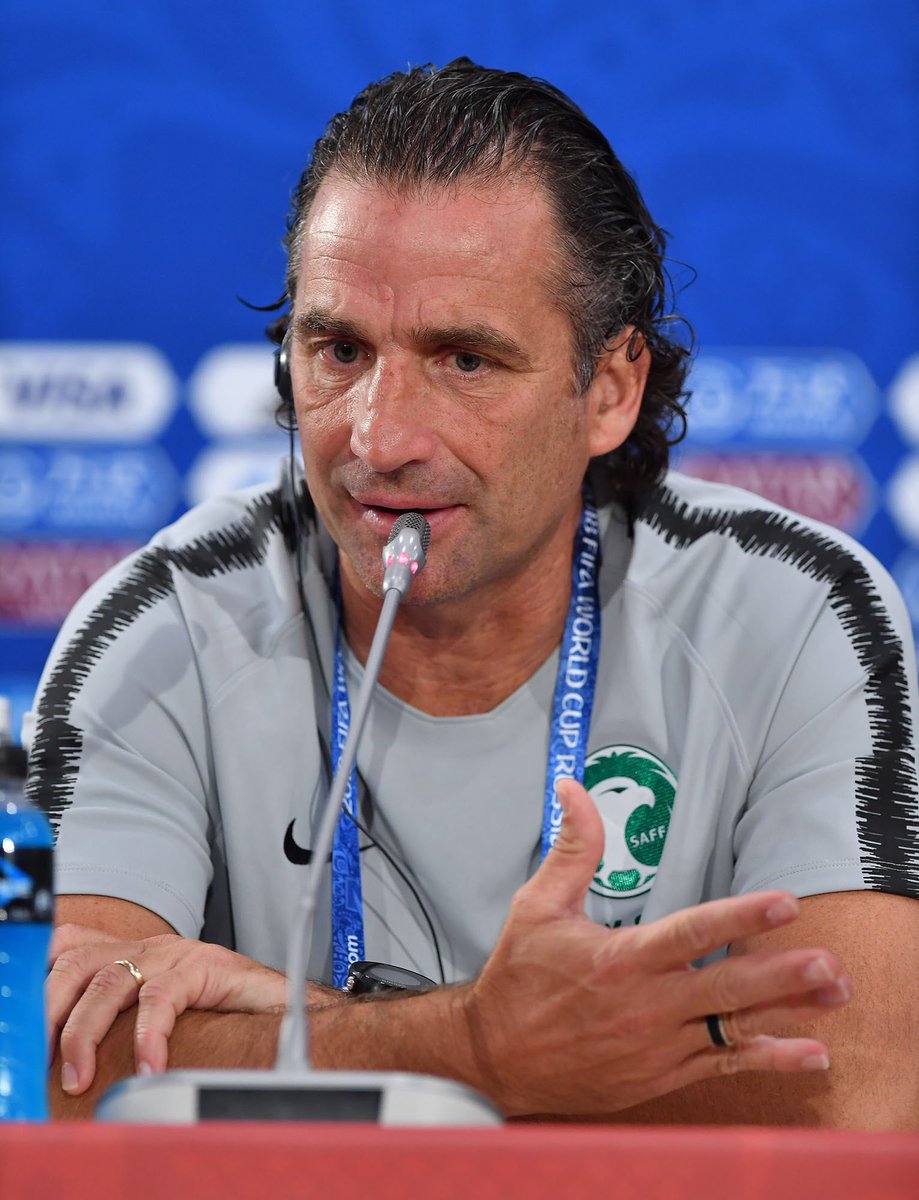 HLV Antonio Pizzi bình thản trước trận đấu.