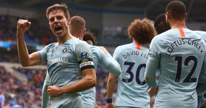 Azpilicueta mang về bàn gỡ hòa cho Chelsea trước Cardiff.
